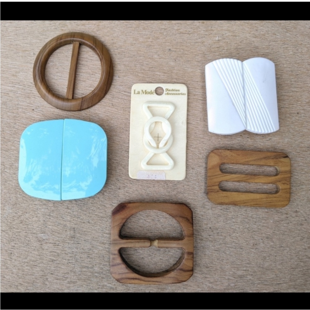 Vintage lot of 6 Buckle Set in Wood and Blue